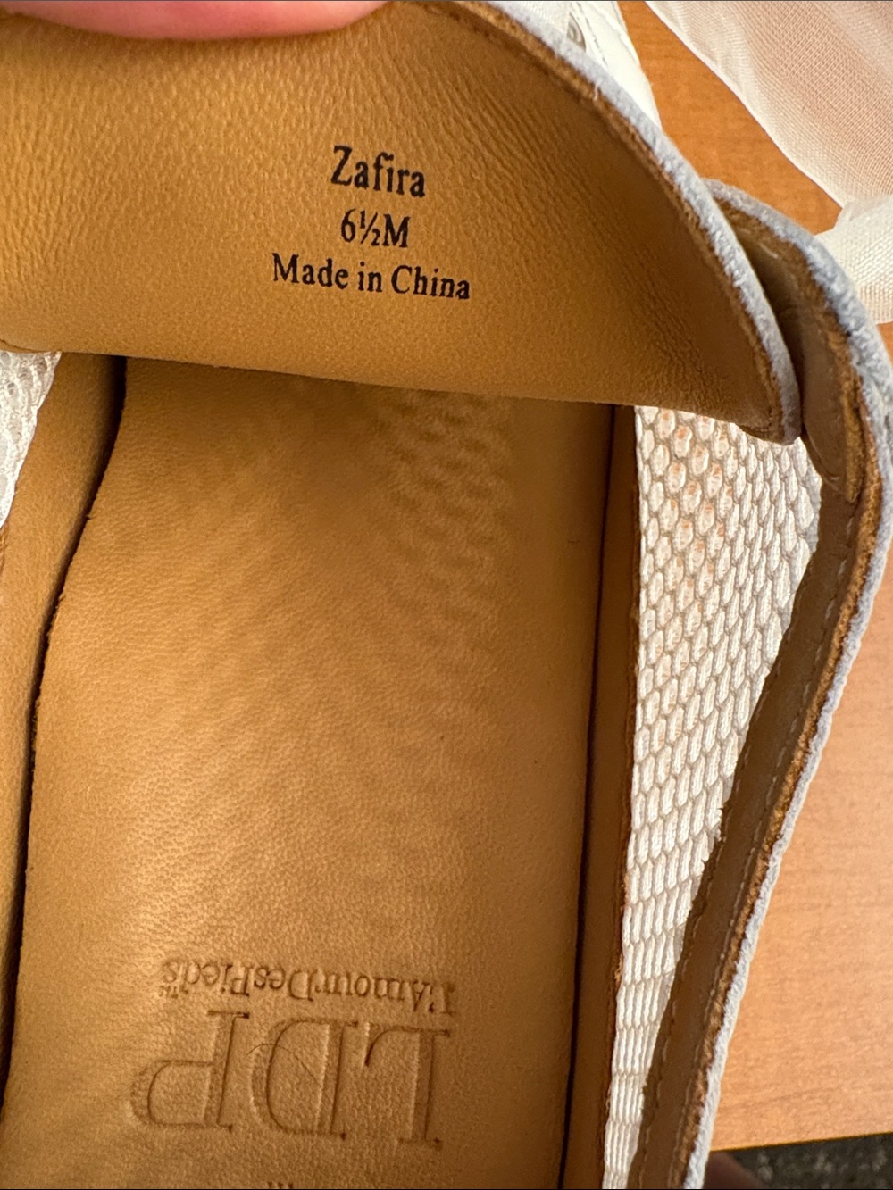 NWOB L’Amour Des Pieds White Zafira Sz 6.5. - Picture 9 of 10